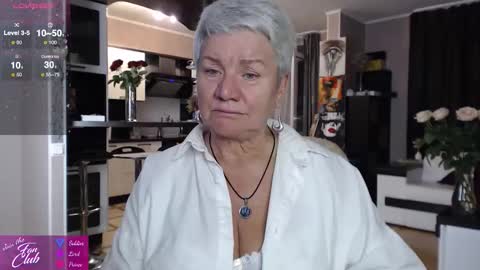 Snapshot of roxana_brooks chatting on 09-28-25, 06:35 Roxana online show from 09-28-25, 06:35