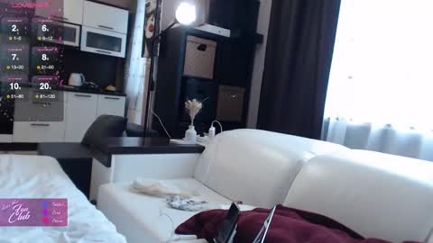 Snapshot of roxana_brooks chatting on 10-15-25, 07:19 Roxana online show from 10-15-25, 07:19