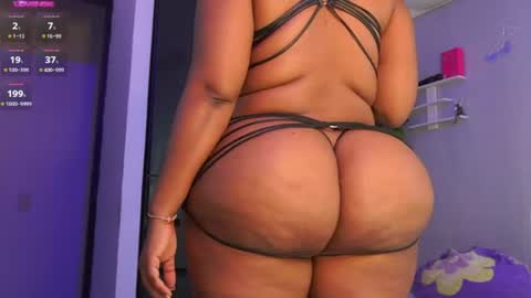 Snapshot of roxanasmiith chatting on 06-13-26, 01:47 Roxxx Thee Stallion online show from 06-13-26, 01:47