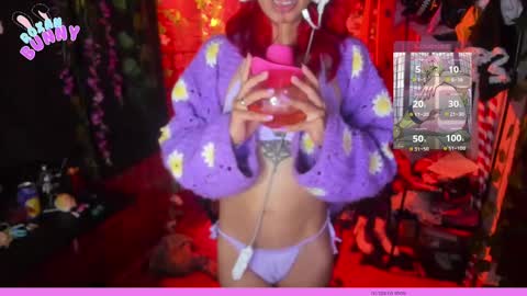 Snapshot of roxanbunny chatting on 02-16-25, 01:47 roxxy online show from 02-16-25, 01:47