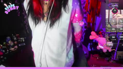 Snapshot of roxanbunny chatting on 02-18-25, 10:49 roxxy online show from 02-18-25, 10:49