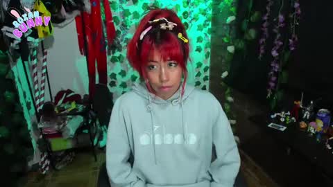 Snapshot of roxanbunny chatting on 02-23-25, 09:33 roxxy online show from 02-23-25, 09:33