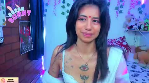 Snapshot of roxanbunny chatting on 06-22-26, 04:15 roxxy online show from 06-22-26, 04:15