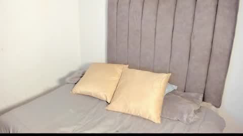 Snapshot of roxanedewalle chatting on 11-15-25, 08:44 Roxane online show from 11-15-25, 08:44