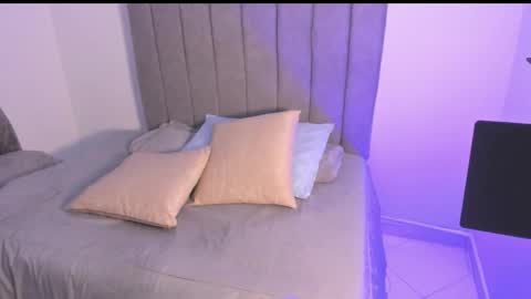 Snapshot of roxanedewalle chatting on 11-25-25, 07:08 Roxane online show from 11-25-25, 07:08