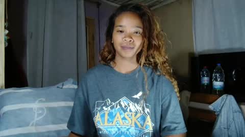 roxanne_98 online show from 04-17-26, 06:00