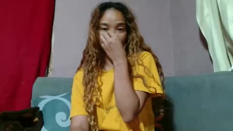 roxanne_98 online show from 05-07-26, 10:48