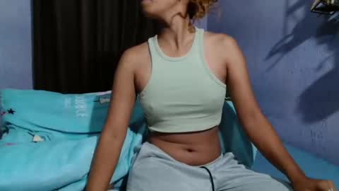 roxanne_98 online show from 05-25-26, 01:44