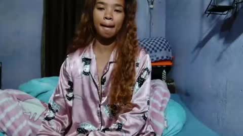 roxanne_98 online show from 07-11-26, 04:04
