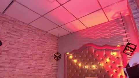 Snapshot of roxanne_han chatting on 10-24-25, 11:39 roxanne_han online show from 10-24-25, 11:39