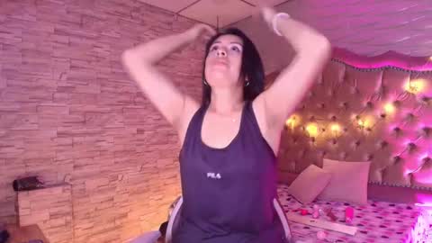 Snapshot of roxanne_han chatting on 10-27-25, 11:36 roxanne_han online show from 10-27-25, 11:36