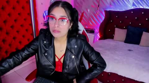 Snapshot of roxanne_han chatting on 04-22-26, 12:18 roxanne_han online show from 04-22-26, 12:18