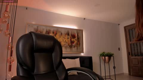 Roxanne Hill  online show from 01-12-26, 12:32