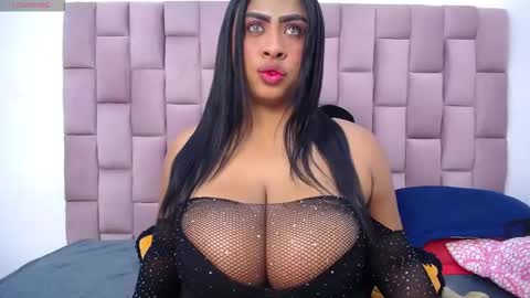 Snapshot of roxannehott chatting on 12-04-25, 07:33 ross brown online show from 12-04-25, 07:33