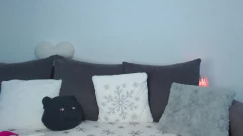 roxanneliss online show from 12-18-25, 02:45