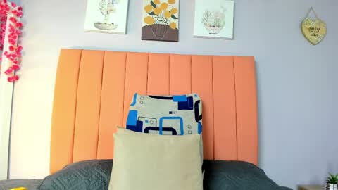 Snapshot of roxanneowens chatting on 05-16-26, 12:15 Juliana 3 online show from 05-16-26, 12:15