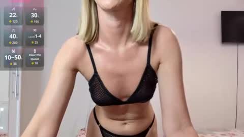 Snapshot of roxannequin chatting on 06-13-26, 02:59 roxanne online show from 06-13-26, 02:59