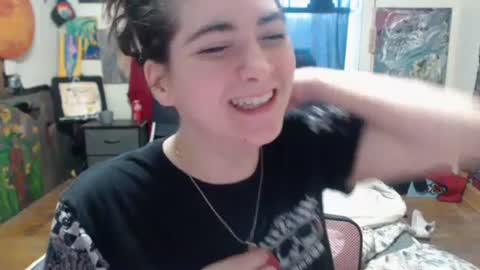 Snapshot of roxanneroulette chatting on 02-01-25, 01:30 Silver online show from 02-01-25, 01:30