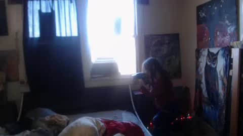 Snapshot of roxanneroulette chatting on 02-17-25, 10:25 Silver online show from 02-17-25, 10:25