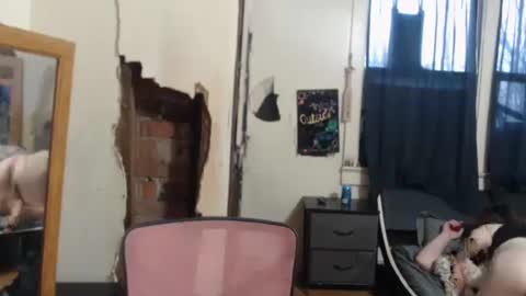 Snapshot of roxanneroulette chatting on 03-06-25, 01:03 Silver online show from 03-06-25, 01:03