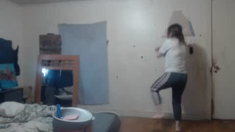 Snapshot of roxanneroulette chatting on 03-12-25, 01:30 Silver online show from 03-12-25, 01:30