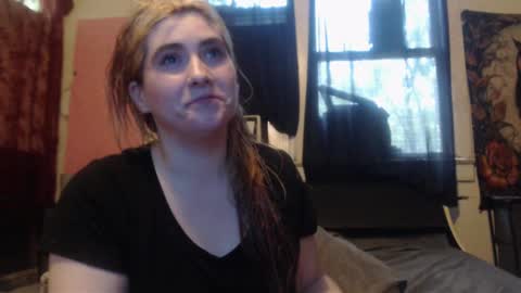 Snapshot of roxanneroulette chatting on 09-15-25, 07:25 Silver online show from 09-15-25, 07:25