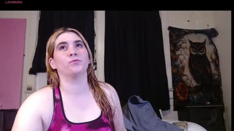 Snapshot of roxanneroulette chatting on 10-10-25, 01:59 Silver online show from 10-10-25, 01:59