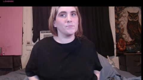 Snapshot of roxanneroulette chatting on 10-13-25, 03:17 Silver online show from 10-13-25, 03:17