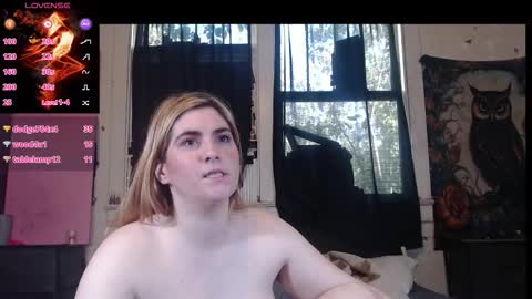Snapshot of roxanneroulette chatting on 10-13-25, 03:23 Silver online show from 10-13-25, 03:23