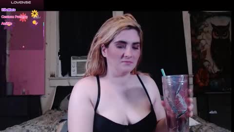 Snapshot of roxanneroulette chatting on 10-19-25, 03:51 Silver online show from 10-19-25, 03:51