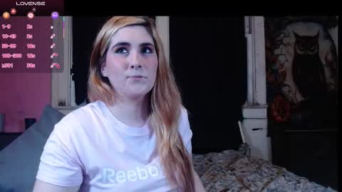 Snapshot of roxanneroulette chatting on 10-25-25, 12:18 Silver online show from 10-25-25, 12:18