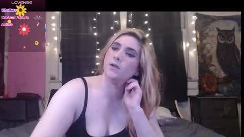 Snapshot of roxanneroulette chatting on 11-02-25, 03:31 Silver online show from 11-02-25, 03:31