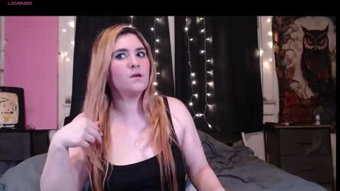 Snapshot of roxanneroulette chatting on 11-08-25, 01:28 Silver online show from 11-08-25, 01:28