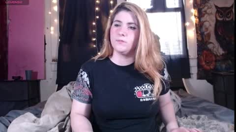 Snapshot of roxanneroulette chatting on 11-14-25, 08:29 Silver online show from 11-14-25, 08:29