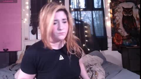 Snapshot of roxanneroulette chatting on 11-21-25, 11:03 Silver online show from 11-21-25, 11:03