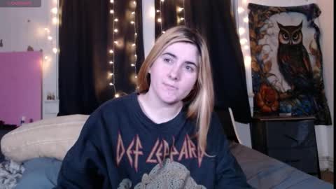 Snapshot of roxanneroulette chatting on 11-30-25, 12:58 Silver online show from 11-30-25, 12:58