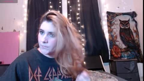 Snapshot of roxanneroulette chatting on 12-01-25, 01:10 Silver online show from 12-01-25, 01:10