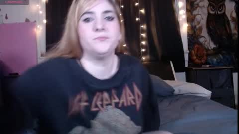 Snapshot of roxanneroulette chatting on 12-04-25, 04:33 Silver online show from 12-04-25, 04:33