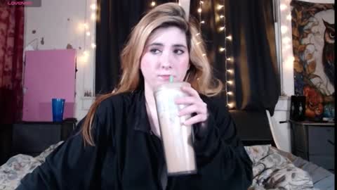 Snapshot of roxanneroulette chatting on 12-15-25, 03:55 Silver online show from 12-15-25, 03:55