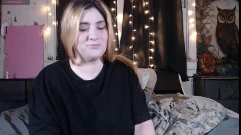 Snapshot of roxanneroulette chatting on 12-20-25, 03:02 Silver online show from 12-20-25, 03:02