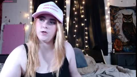 Snapshot of roxanneroulette chatting on 12-22-25, 03:25 Silver online show from 12-22-25, 03:25