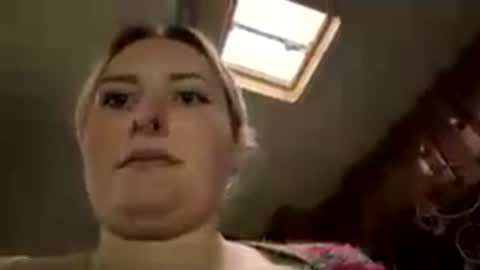 Snapshot of roxannewilde chatting on 06-18-26, 02:10 roxannewilde online show from 06-18-26, 02:10