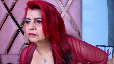 Snapshot of roxettemature chatting on 06-15-26, 11:56 RoxetteMature online show from 06-15-26, 11:56