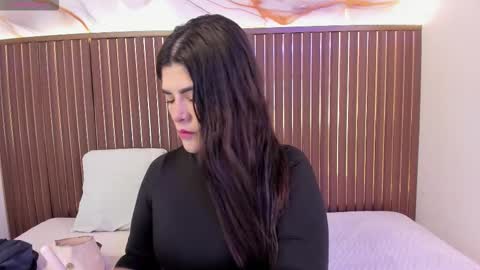 Roxie  online show from 12-21-25, 02:02