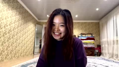 Snapshot of roxiesumas chatting on 11-20-25, 08:30 Emma online show from 11-20-25, 08:30