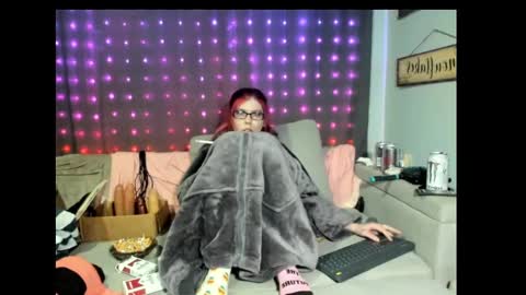 roxihazeleyes online show from 02-24-25, 07:22