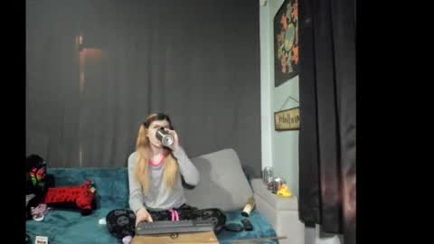 roxihazeleyes online show from 11-26-25, 10:11