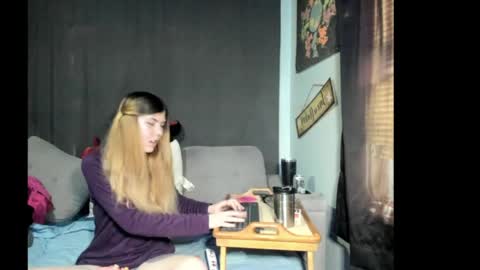 roxihazeleyes online show from 04-05-26, 06:16