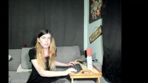 Snapshot of roxihazeleyes chatting on 05-19-26, 11:38 roxihazeleyes online show from 05-19-26, 11:38