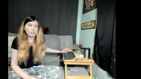 Snapshot of roxihazeleyes chatting on 06-01-26, 04:36 roxihazeleyes online show from 06-01-26, 04:36